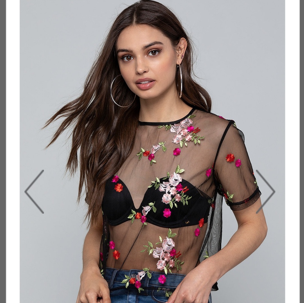 🛍BEBE- SHEER FLORAL TOP